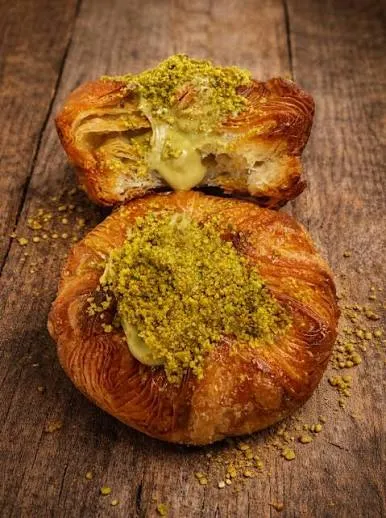 CC BAKERY Pistachio Bun 90g
